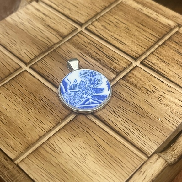 Blue and White porcelain China plate pendant-handmade - Picture 3 of 4